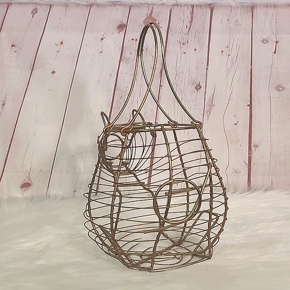 Vintage Rustic Metal Wire Farmouse Pig Piggie Egg Basket With Handles Gold Tone - Picture 8 of 15